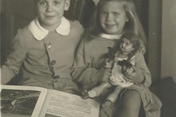  Irmgard mit ihrem Bruder in den 1930er Jahren